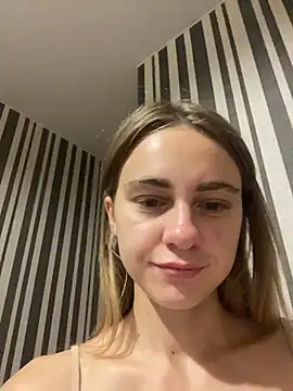 Snapshot of GraceTorrez chatting on 10-07-25, 03:42 GraceTorrez online show from 10-07-25, 03:42