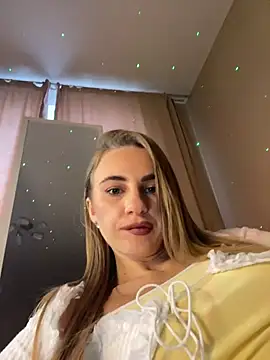 Snapshot of GraceTorrez chatting on 10-15-25, 04:45 GraceTorrez online show from 10-15-25, 04:45