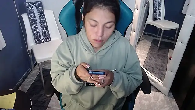 MartinaFonse online show from 01-31-25, 02:04