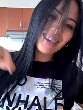 Snapshot of Sara_luna_ chatting on 12-03-24, 08:50 Sara luna online show from 12-03-24, 08:50