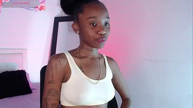 Snapshot of Rihana_hot01 chatting on 01-18-25, 03:31 Rihana hot01 online show from 01-18-25, 03:31