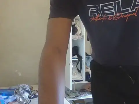 Snapshot of Thibotough chatting on 11-07-25, 09:42 Thibotough online show from 11-07-25, 09:42