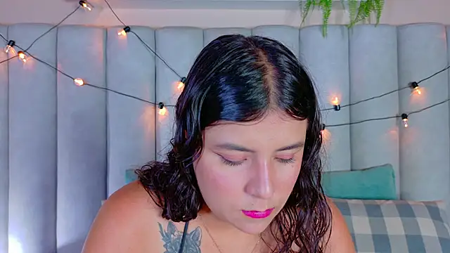 Snapshot of EngelStone chatting on 11-26-25, 07:37 EngelStone online show from 11-26-25, 07:37