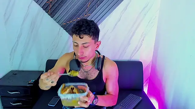 Piggy Eddy online show from 11-27-25, 08:11