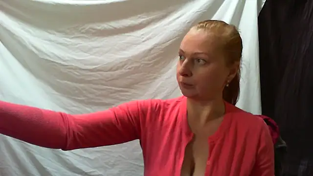 Snapshot of Redheadgreeneyed-maks chatting on 10-16-25, 12:39 Redheadgreeneyed-maks online show from 10-16-25, 12:39