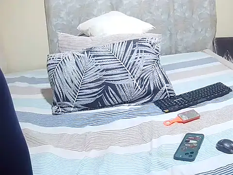 Snapshot of slender_sweet chatting on 04-16-26, 12:06 slender sweet online show from 04-16-26, 12:06