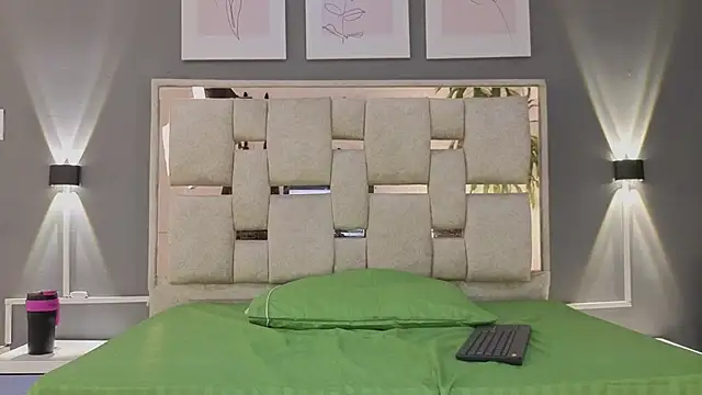 Snapshot of Saraa_lov chatting on 11-07-25, 03:06 Saraa lov online show from 11-07-25, 03:06