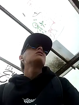 Snapshot of Cuervo_maniaco chatting on 12-22-24, 03:22 Cuervo maniaco online show from 12-22-24, 03:22