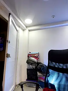 Snapshot of AnnbellaRosse chatting on 12-18-25, 04:57 AnnbellaRosse online show from 12-18-25, 04:57