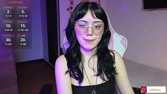 Snapshot of suzumi__ chatting on 01-06-25, 05:06 suzumi online show from 01-06-25, 05:06