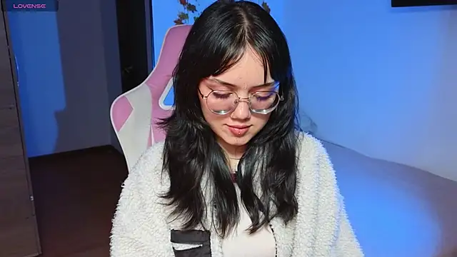 Snapshot of suzumi__ chatting on 01-24-25, 05:31 suzumi online show from 01-24-25, 05:31