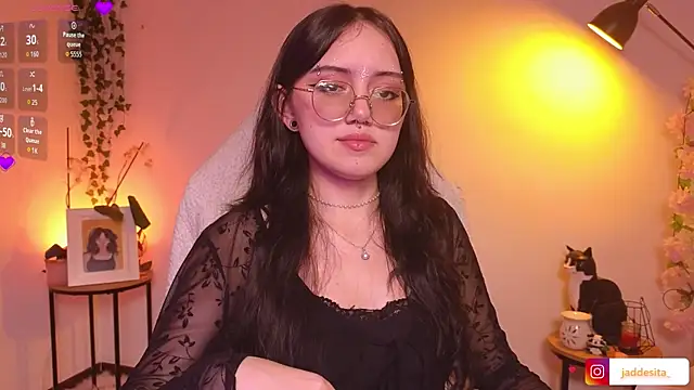 Snapshot of suzumi__ chatting on 10-22-25, 05:08 suzumi online show from 10-22-25, 05:08