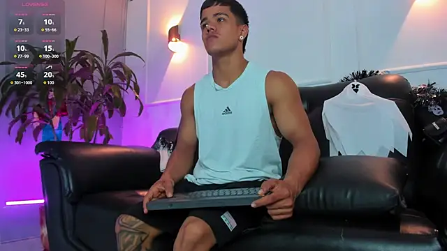 Rob saenz  online show from 10-31-25, 01:45