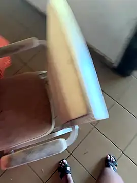 Snapshot of _Gyy_ chatting on 10-12-25, 08:35 Gyy online show from 10-12-25, 08:35