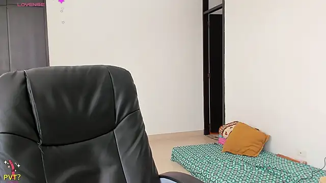 Snapshot of Kamilasalazar chatting on 01-30-25, 02:15 Kamilasalazar online show from 01-30-25, 02:15