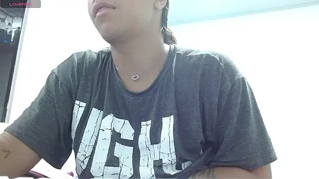 Snapshot of Kamilasalazar chatting on 09-15-25, 07:58 Kamilasalazar online show from 09-15-25, 07:58