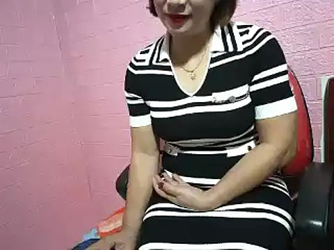 Snapshot of Mama-BigPussy chatting on 12-13-24, 07:25 Mama-BigPussy online show from 12-13-24, 07:25