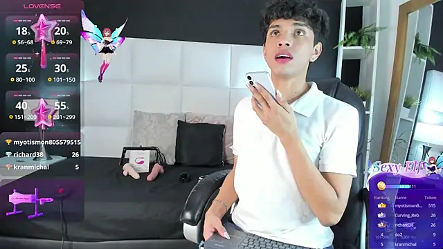 Snapshot of Santy_carrington chatting on 12-15-24, 01:35 Santy carrington online show from 12-15-24, 01:35