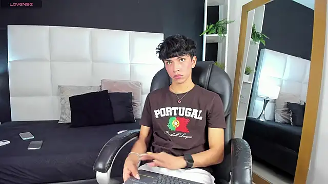 Snapshot of Santy_carrington chatting on 12-16-24, 08:37 Santy carrington online show from 12-16-24, 08:37