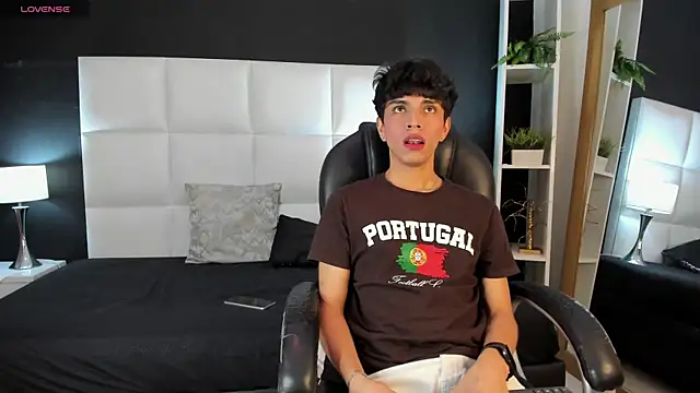 Snapshot of Santy_carrington chatting on 12-16-24, 11:50 Santy carrington online show from 12-16-24, 11:50