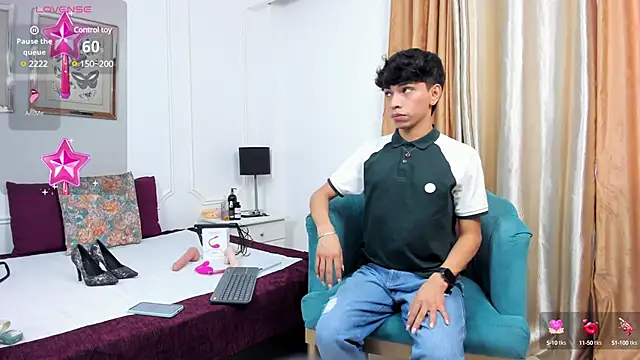 Snapshot of Santy_carrington chatting on 01-11-25, 02:25 Santy carrington online show from 01-11-25, 02:25