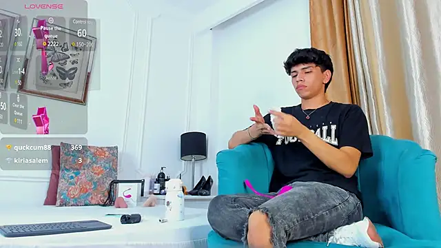 Snapshot of Santy_carrington chatting on 01-14-25, 01:04 Santy carrington online show from 01-14-25, 01:04