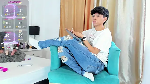 Snapshot of Santy_carrington chatting on 01-24-25, 03:55 Santy carrington online show from 01-24-25, 03:55