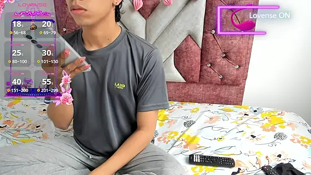 Snapshot of Santy_carrington chatting on 03-05-25, 08:32 Santy carrington online show from 03-05-25, 08:32