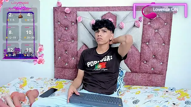 Snapshot of Santy_carrington chatting on 03-08-25, 12:33 Santy carrington online show from 03-08-25, 12:33