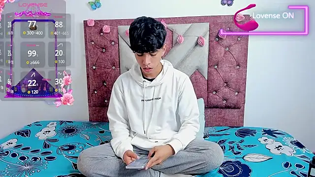 Snapshot of Santy_carrington chatting on 03-15-25, 06:47 Santy carrington online show from 03-15-25, 06:47