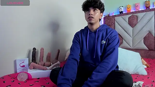 Snapshot of Santy_carrington chatting on 09-23-25, 03:42 Santy carrington online show from 09-23-25, 03:42