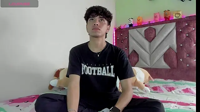 Snapshot of Santy_carrington chatting on 11-21-25, 01:59 Santy carrington online show from 11-21-25, 01:59