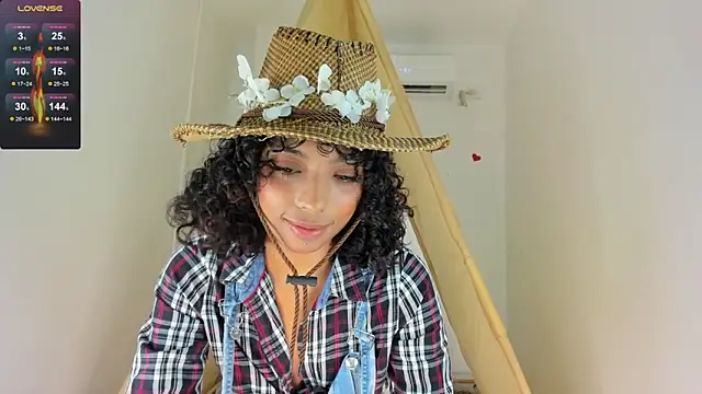 Ariella Ruiz online show from 10-04-25, 12:47