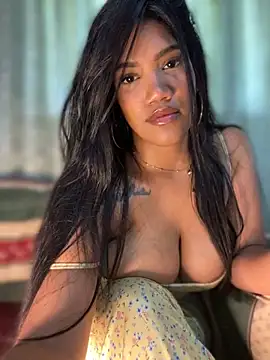 Snapshot of JennamartinyII chatting on 01-15-25, 04:32 JennamartinyII online show from 01-15-25, 04:32