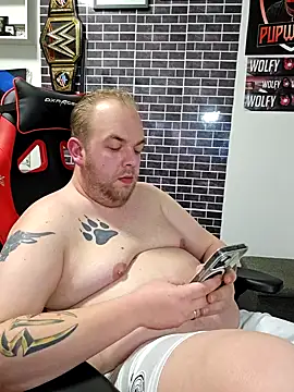 PupW0lfy online show from 12-19-24, 04:02