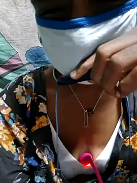 Snapshot of Tamil--Rani chatting on 11-17-25, 02:34 Tamil--Rani online show from 11-17-25, 02:34