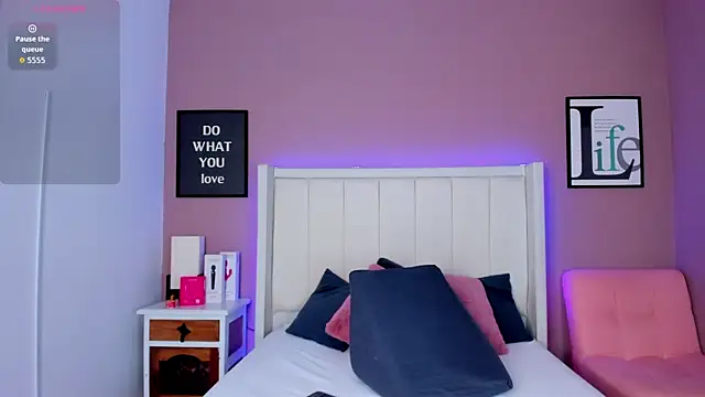 Britanymooree online show from 11-04-25, 08:08