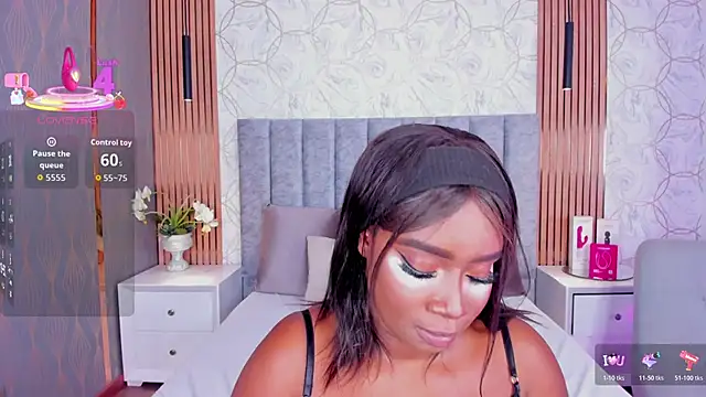 Snapshot of Britanymooree chatting on 02-12-26, 08:26 Britanymooree online show from 02-12-26, 08:26