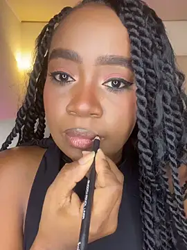 Snapshot of Britanymooree chatting on 02-23-26, 08:17 Britanymooree online show from 02-23-26, 08:17