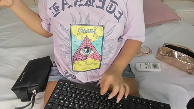 Littleolivia  online show from 01-16-25, 01:14