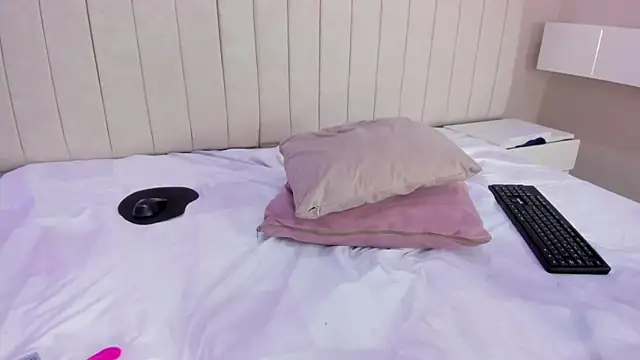 Littleolivia  online show from 01-20-25, 07:25