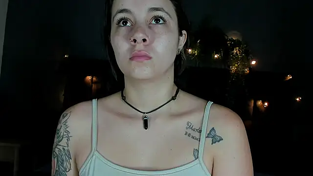 Snapshot of AmbarHills_1 chatting on 10-14-25, 11:33 AmbarHills 1 online show from 10-14-25, 11:33