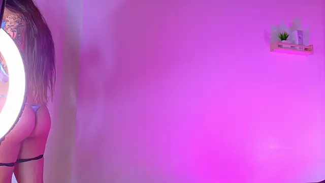 Snapshot of AmbarHills_1 chatting on 10-18-25, 11:33 AmbarHills 1 online show from 10-18-25, 11:33