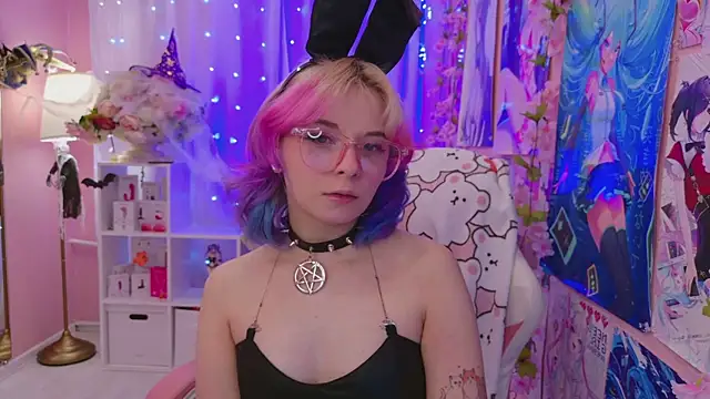 Coconut Mia online show from 10-29-25, 05:25