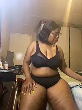 Nomthie online show from 10-31-25, 02:34