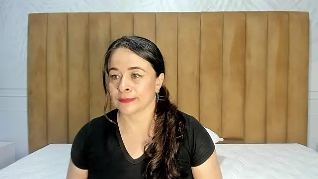 Daphne81  online show from 01-04-25, 08:17