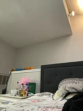 Snapshot of LillShayy chatting on 02-13-25, 05:48 LillShayy online show from 02-13-25, 05:48