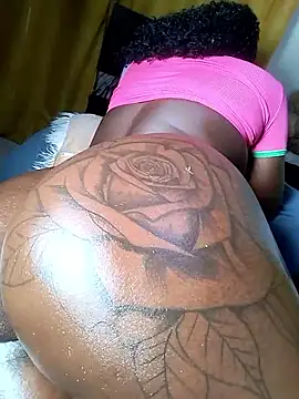 Hugemassivebootie online show from 11-27-25, 08:00