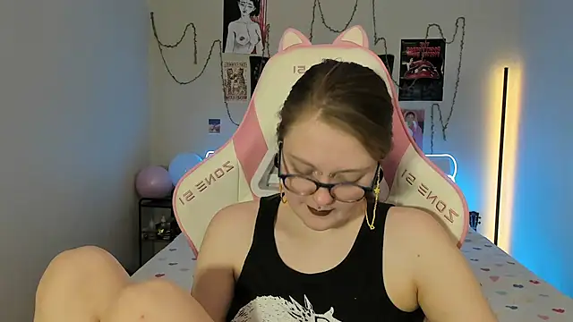 Snapshot of BebKonie chatting on 02-17-25, 11:20 BebKonie online show from 02-17-25, 11:20