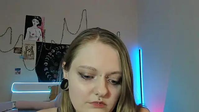 Snapshot of BebKonie chatting on 02-25-25, 01:09 BebKonie online show from 02-25-25, 01:09